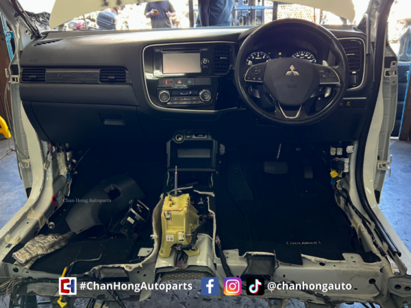 Mitsubishi Outlander 2016 Half Cut - Image 12